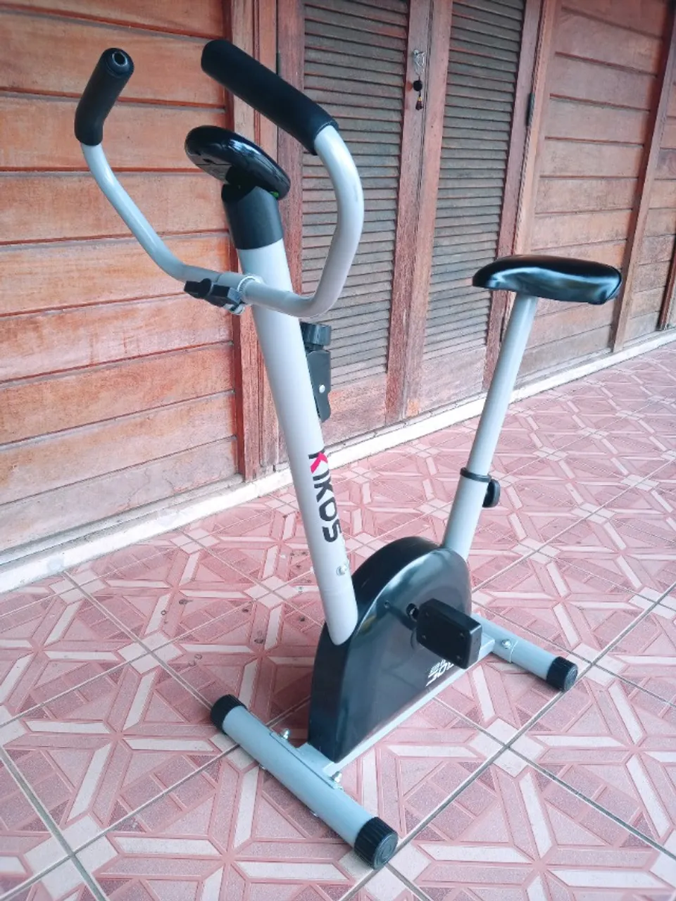 Bike Kikos 3015 com ajuste de altura 500 a vista ou 12 x de 50 no cartão