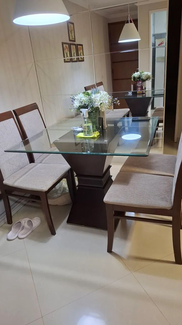 Mesa de Jantar em Vidro com Base em Madeira