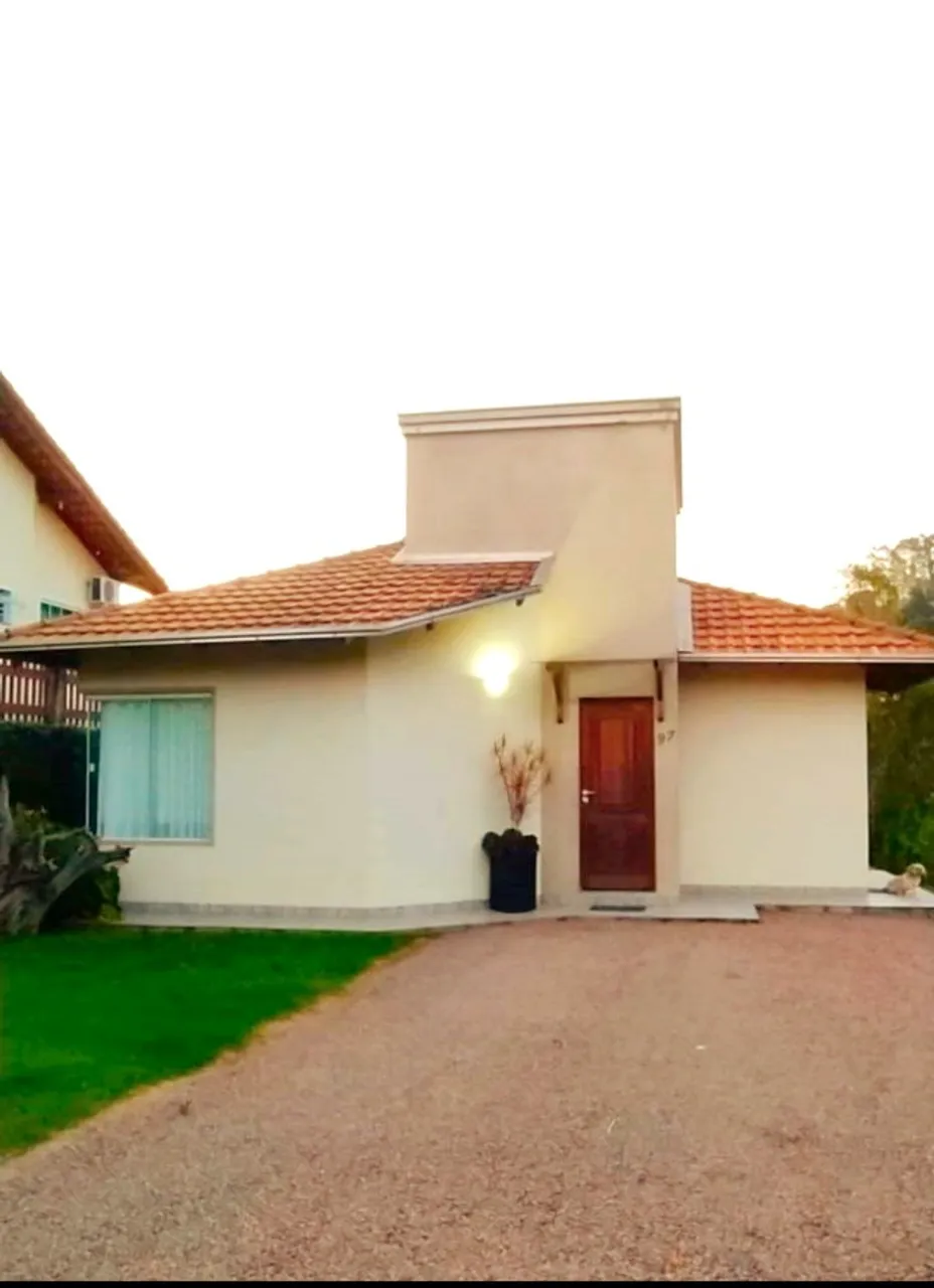Casa com terreno amplo 1800 metros quadrados