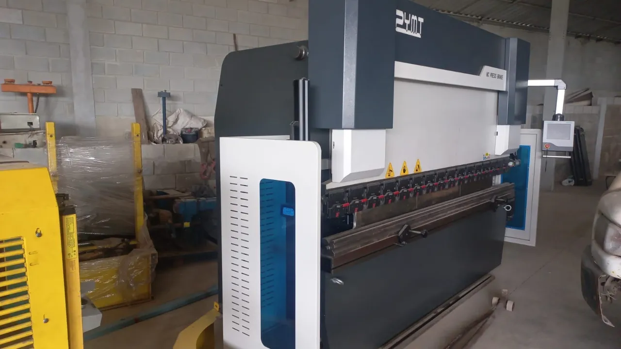 Dobradeira Hidráulica 125T/32/CN