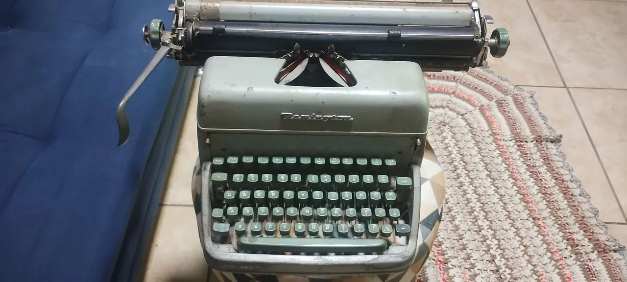 Máquina de escrever 64166882275841120