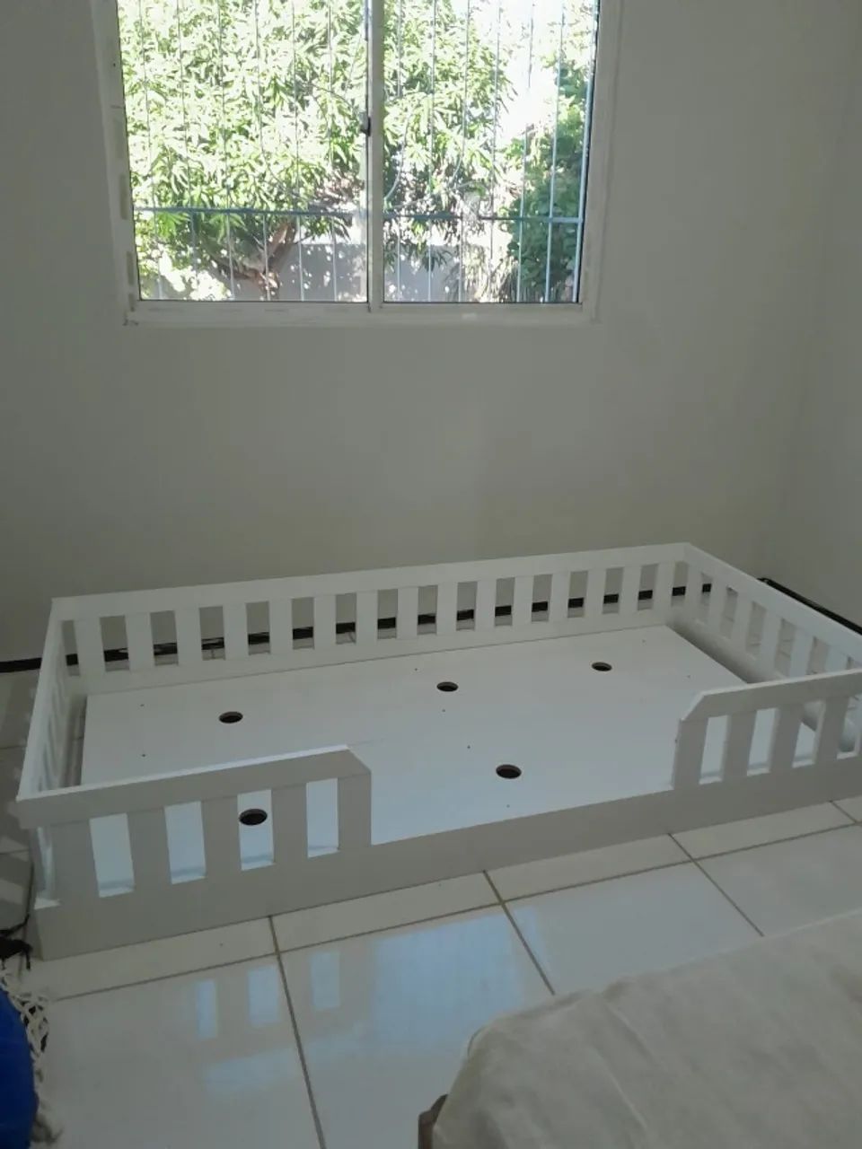 Cama Infantil Montessoriana Solteiro Cori Yescasa Branco com colchão - 400,00 
