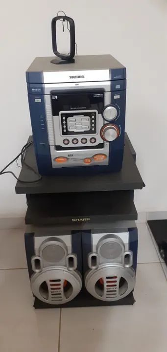 Aparelho de som Toshiba, 3 discos pra CD, toca fita, 1200wats, com racker, usado
