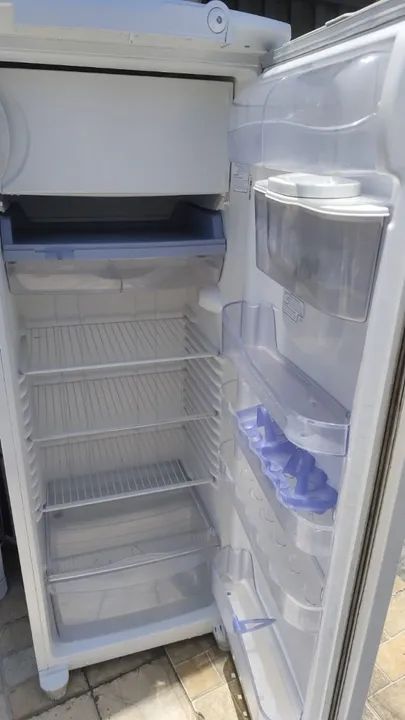 geladeira uma pórta