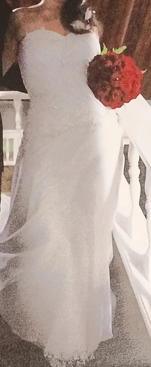 Lindo vestido de noiva com enfeites para o cabelo - Foto 4
