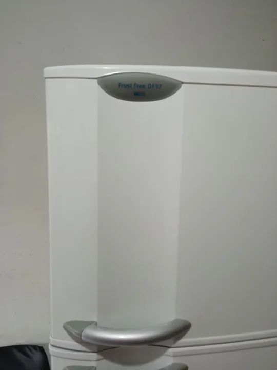 Geladeira Frost Free Electrolux Df 37  - Foto 2