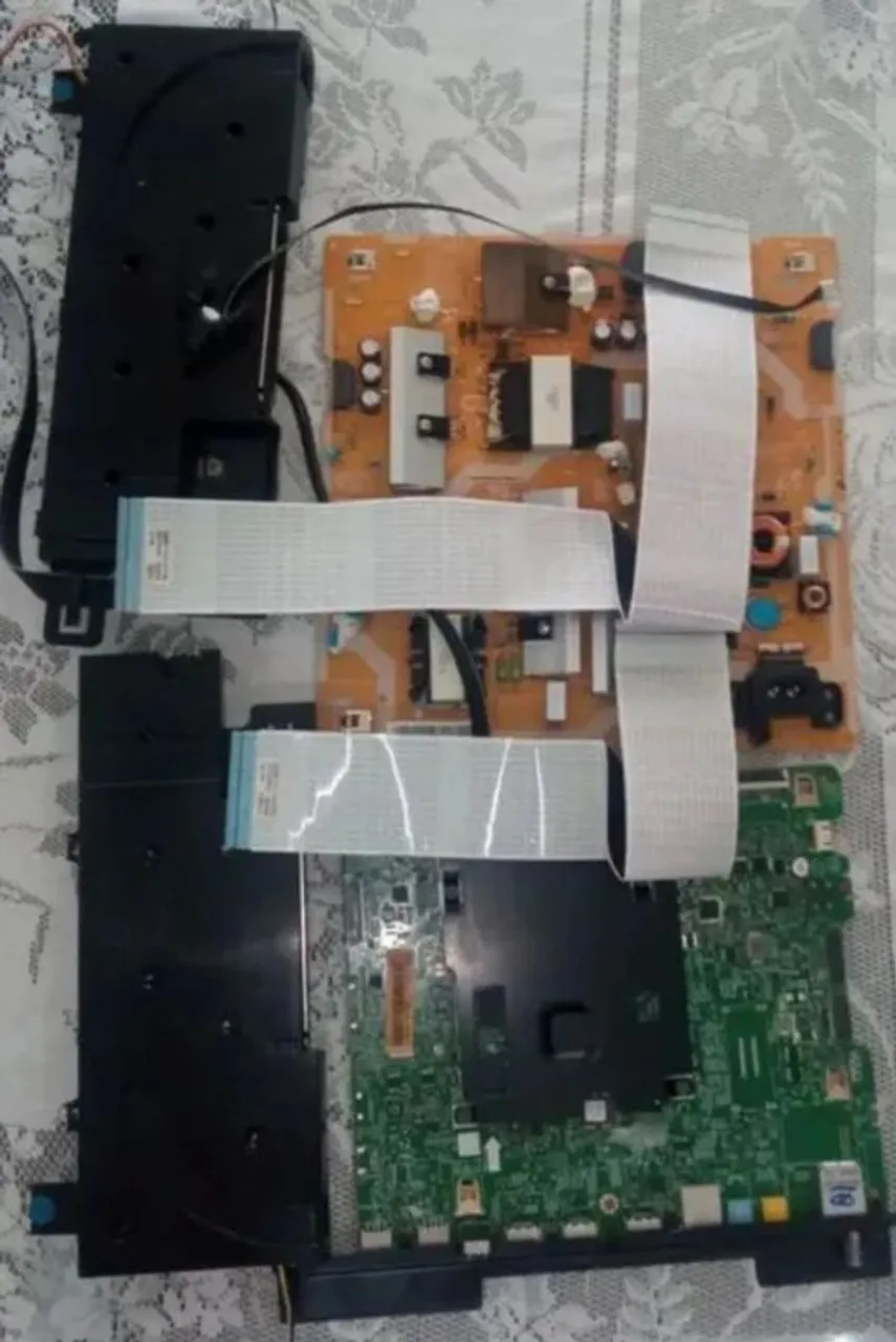 2 kits de Peças para TV LCD/LED - Placa mãe e outros componentes