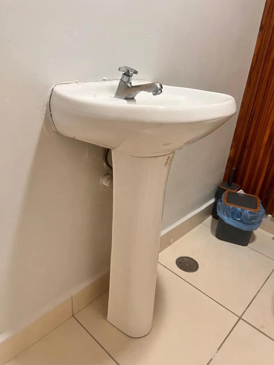 Pia e base de cerâmica