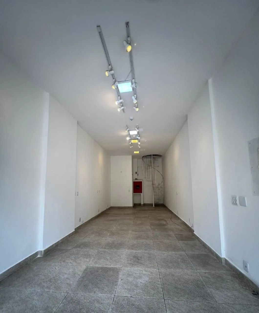 ALUGA-SE LOJA NO CENTRO DE TERESÓPOLIS - Foto 3