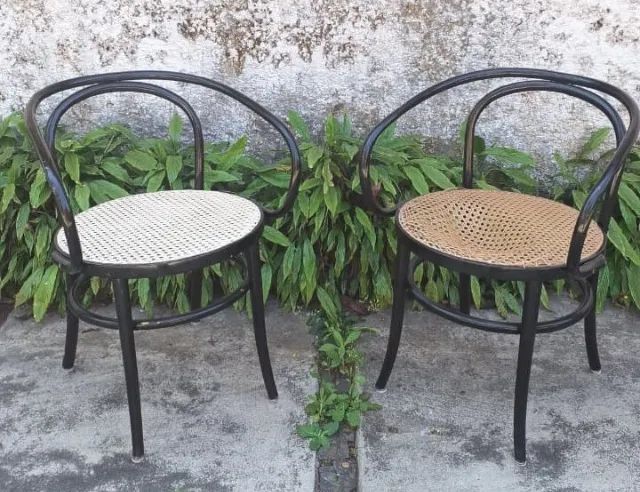 Par de Cadeiras Thonart com apoio de braço, originais e com selo Thonart de originalidade - Foto 4