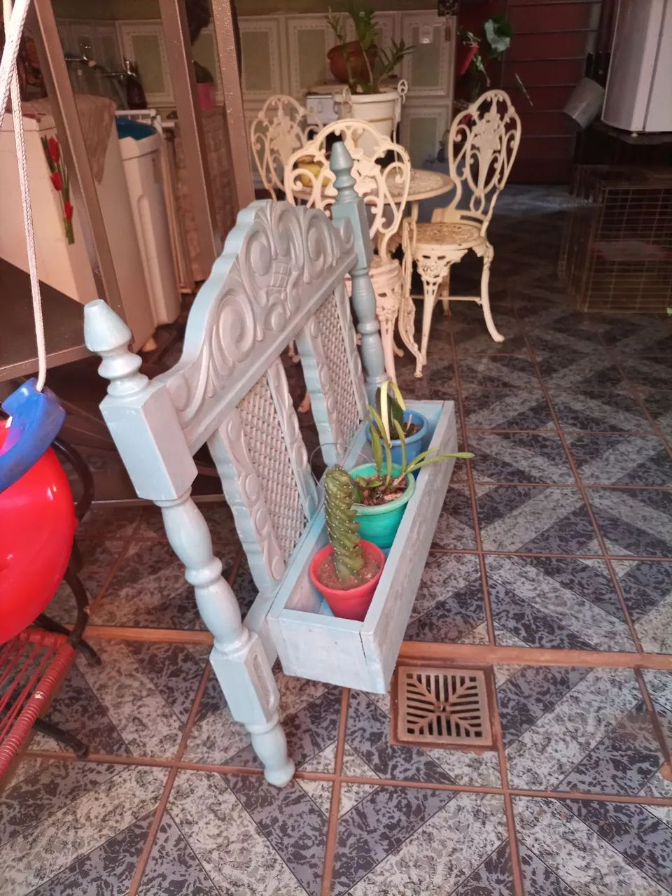 Jardineira Decorativa Vintage com Detalhes Entalhados - Foto 2