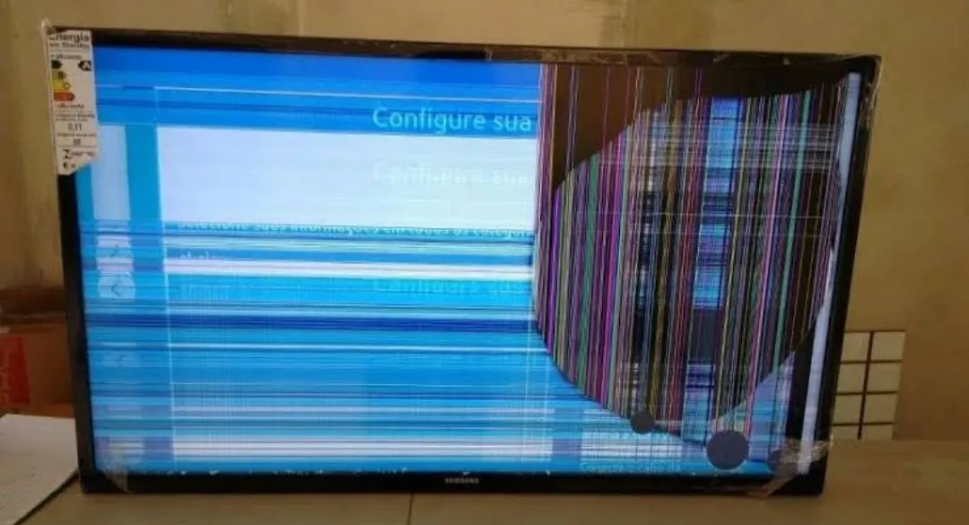 TV tcl com tela danificada - retirada de peças