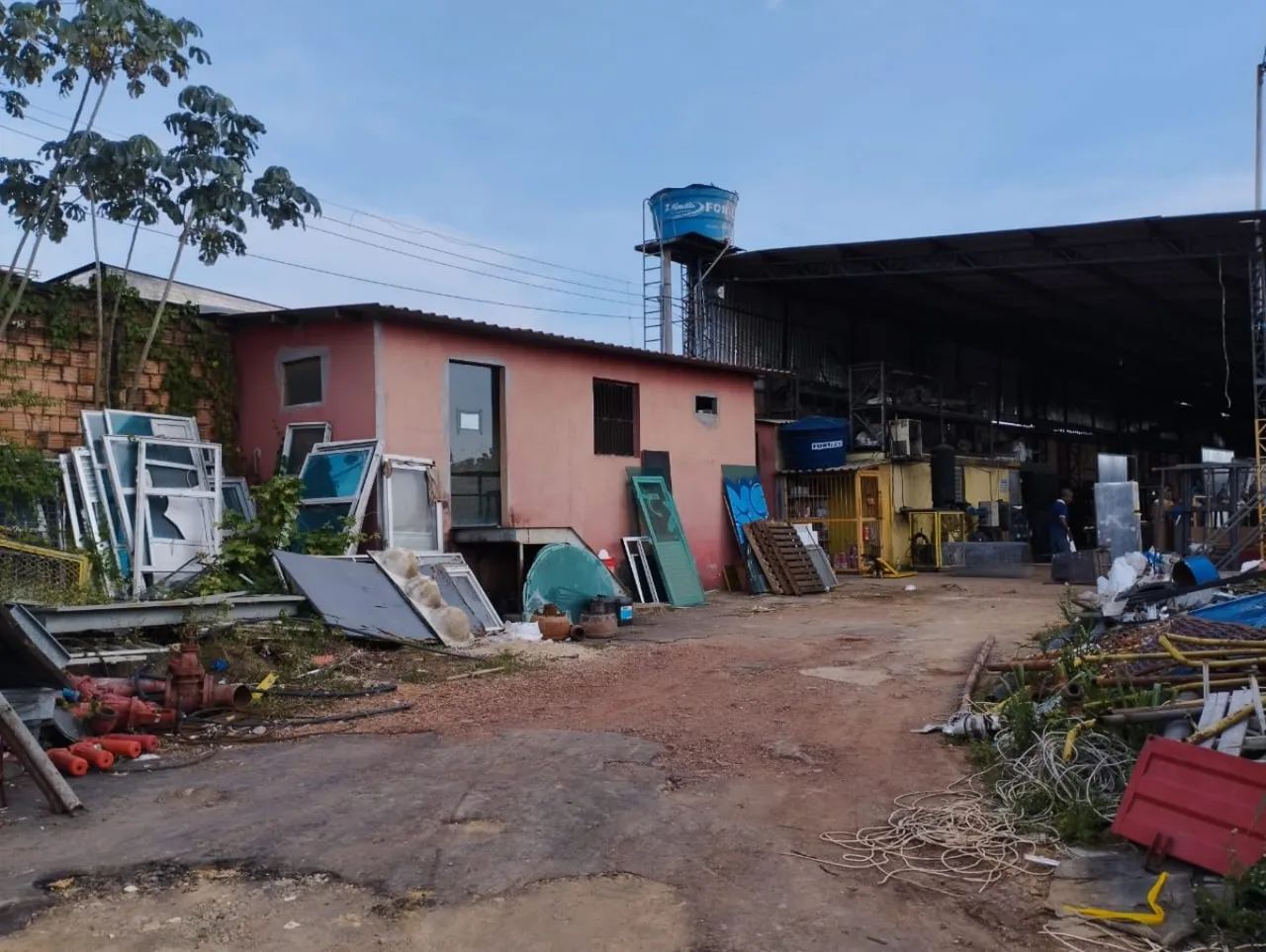 Galpão (aberto) no Lírio do Vale com +- 3.000m2 em terreno de 5.700m2. Documentado. Área C - Foto 3