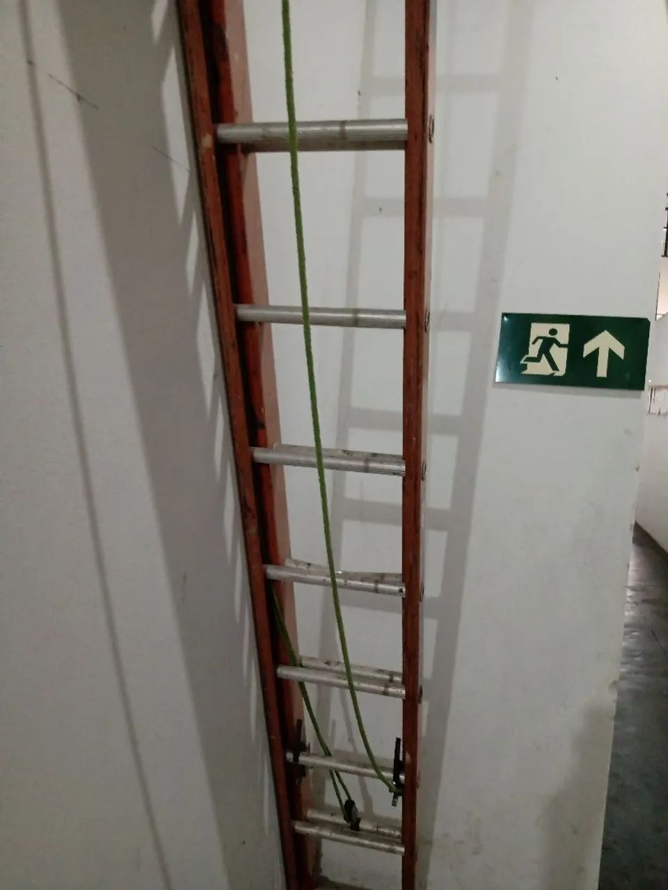 Escada articulada 9.40 M - Foto 2