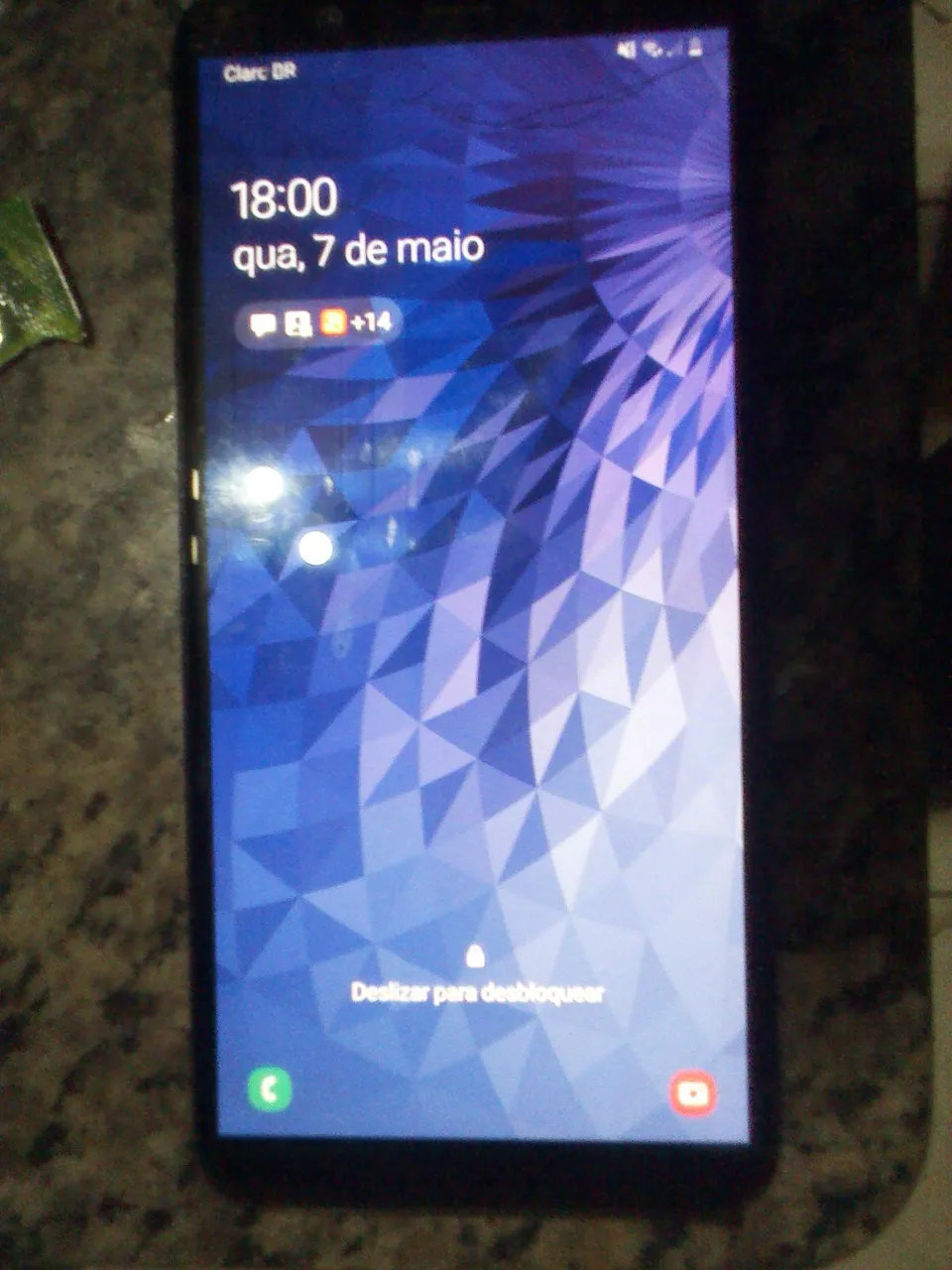 J8 64gb tela trincada mas da usar tranquilo
