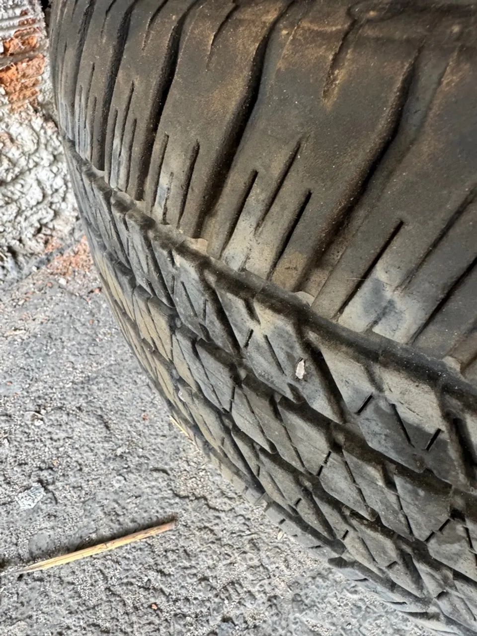 Pneus Bridgestone 265/60 r18 - Foto 4