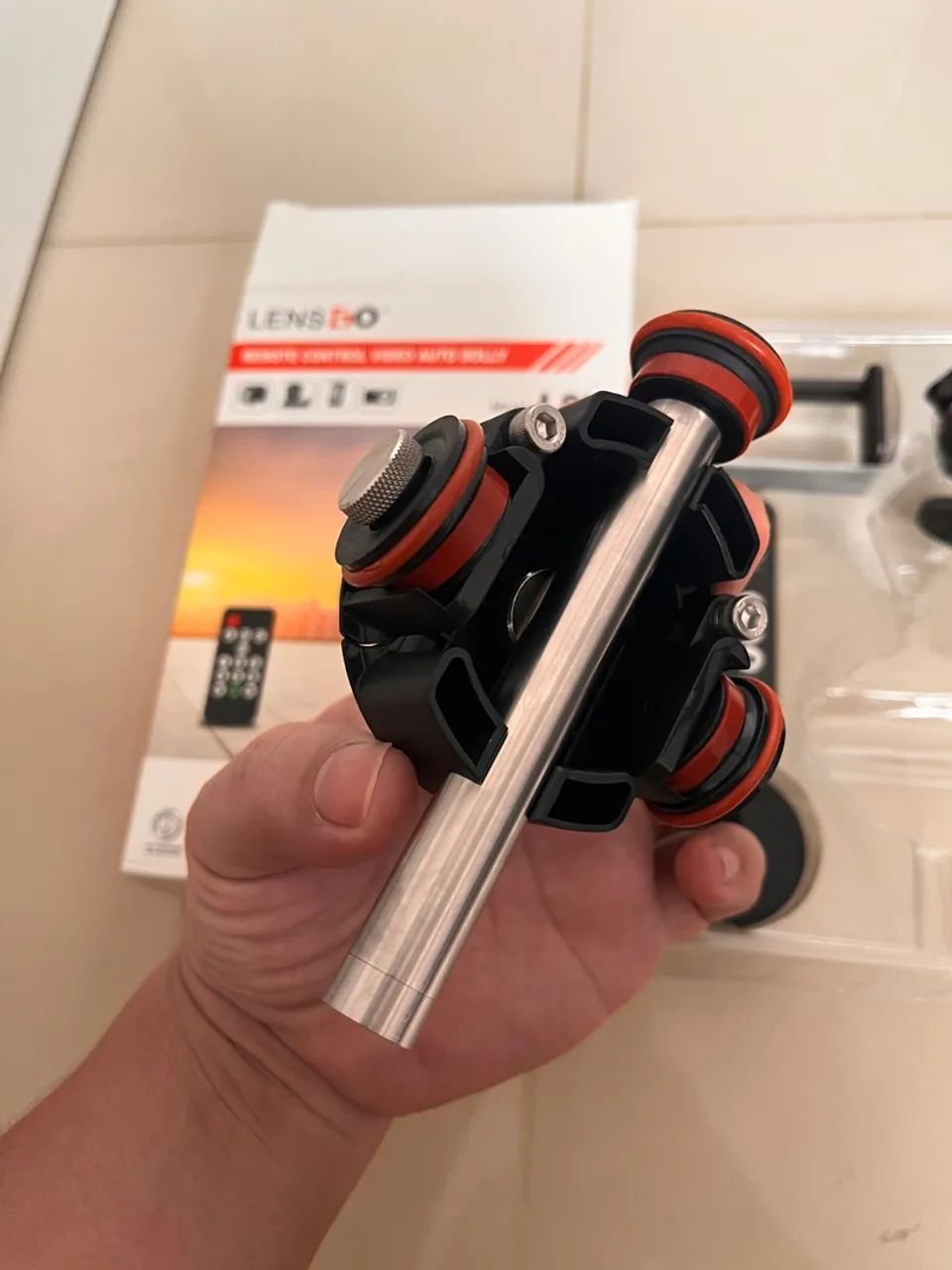 Carrinho de controle remoto para camera e celular - Lensgo L8X - Foto 4