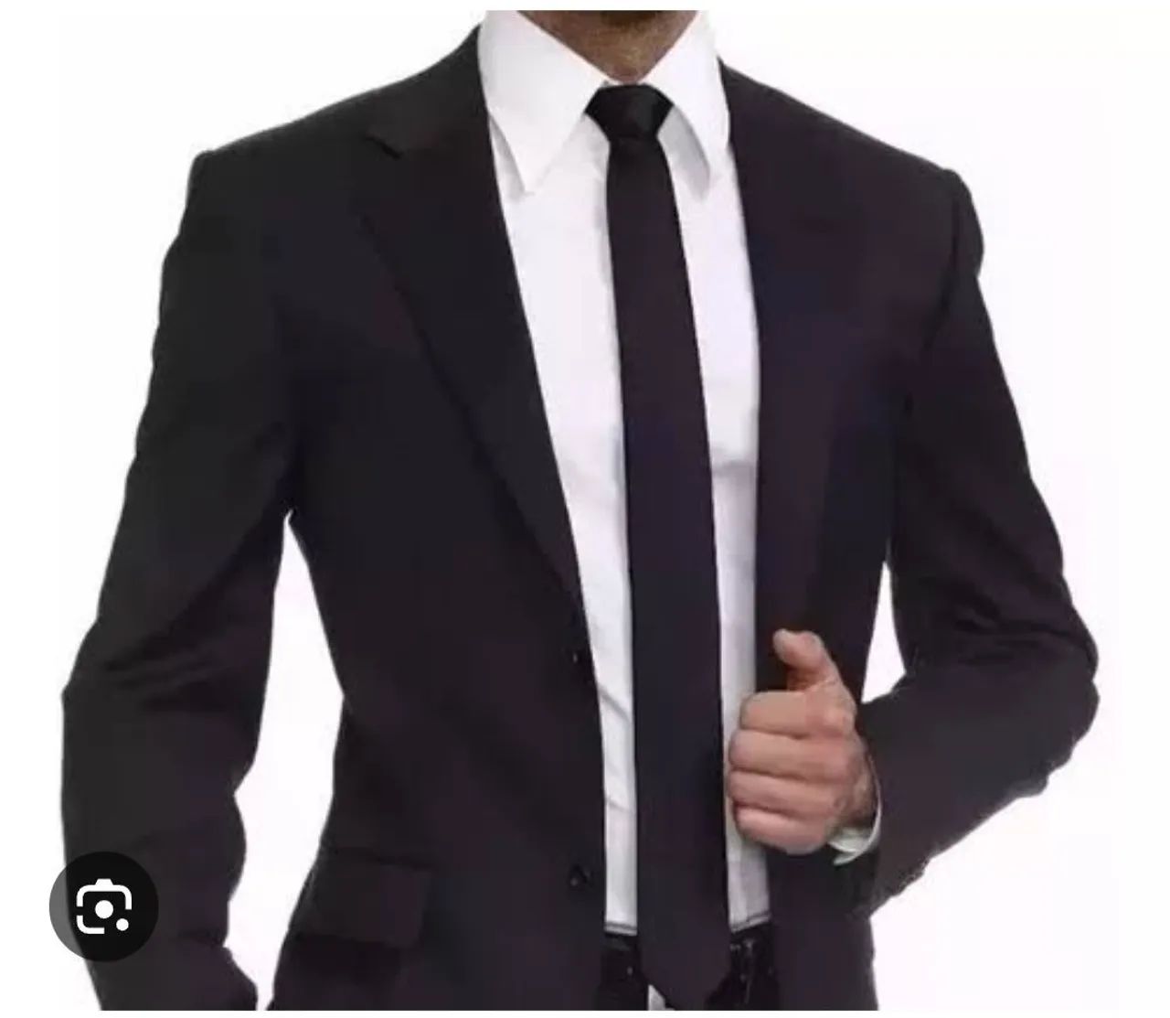 Terno Masculino Preto com Camisa branca e gravata.