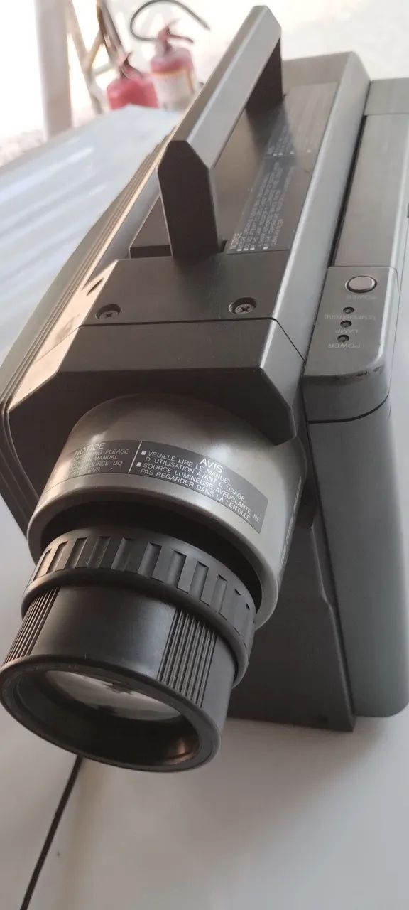 Projetor de Vídeo Antigo