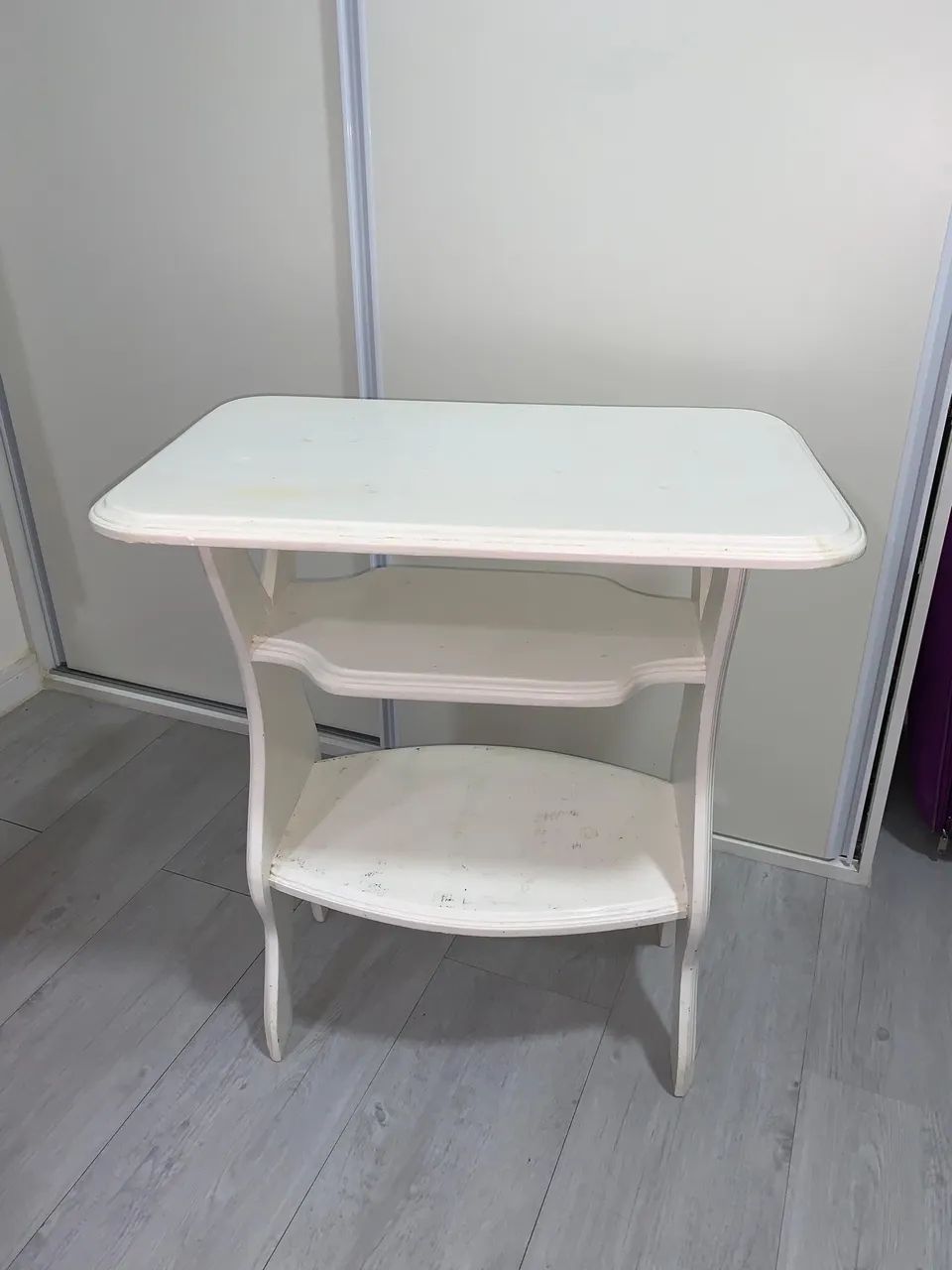 Mesa de madeira de lei rústica, pintada de branco
