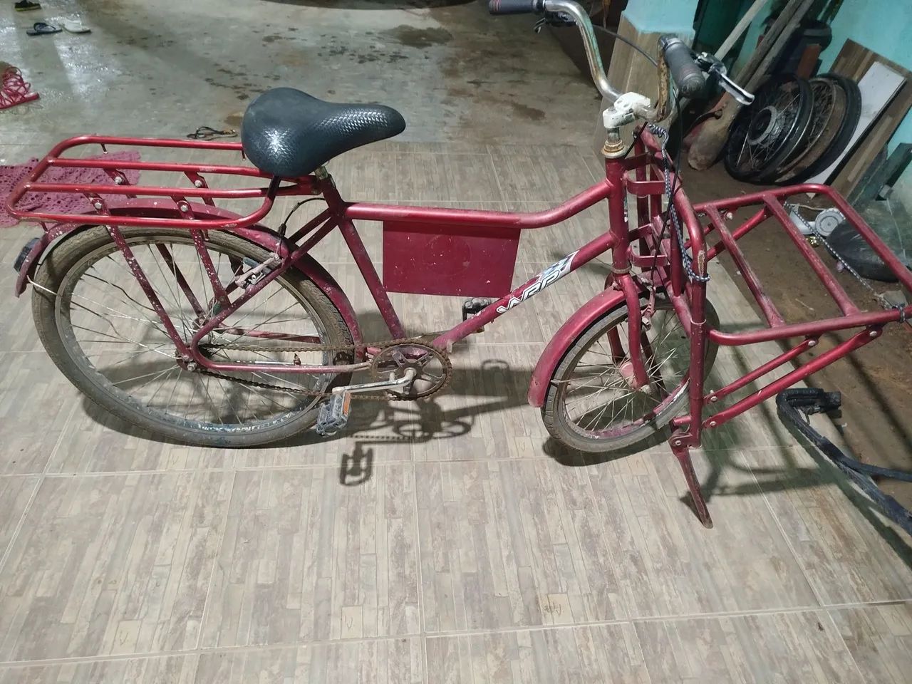 Bicicleta cargueira semi nova sela nova e pnel novo