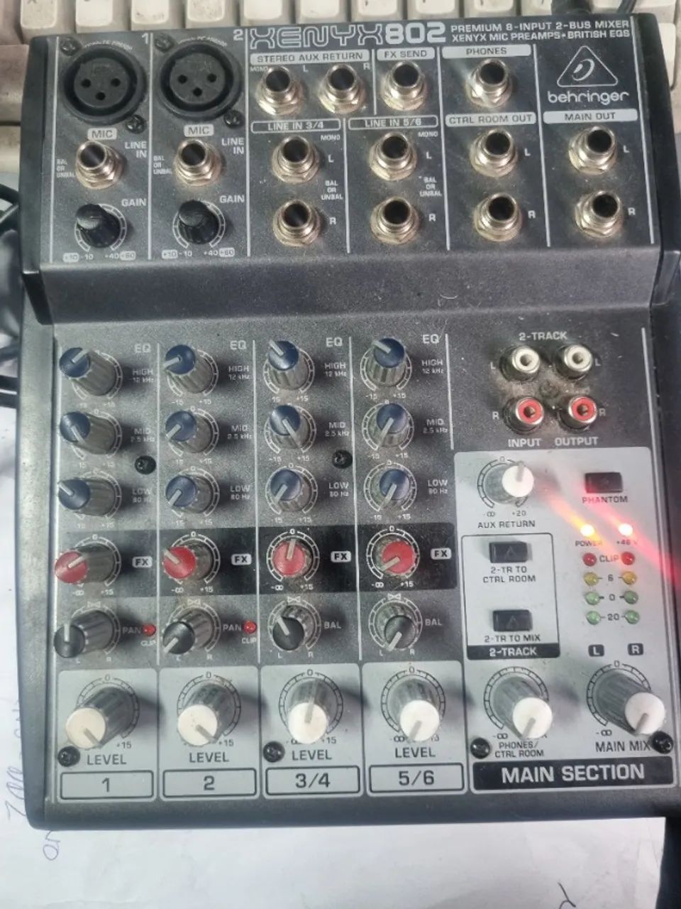 Mesa De Som Behringer Xenyx 802 6 Cana tudo funciona perfeitamente
