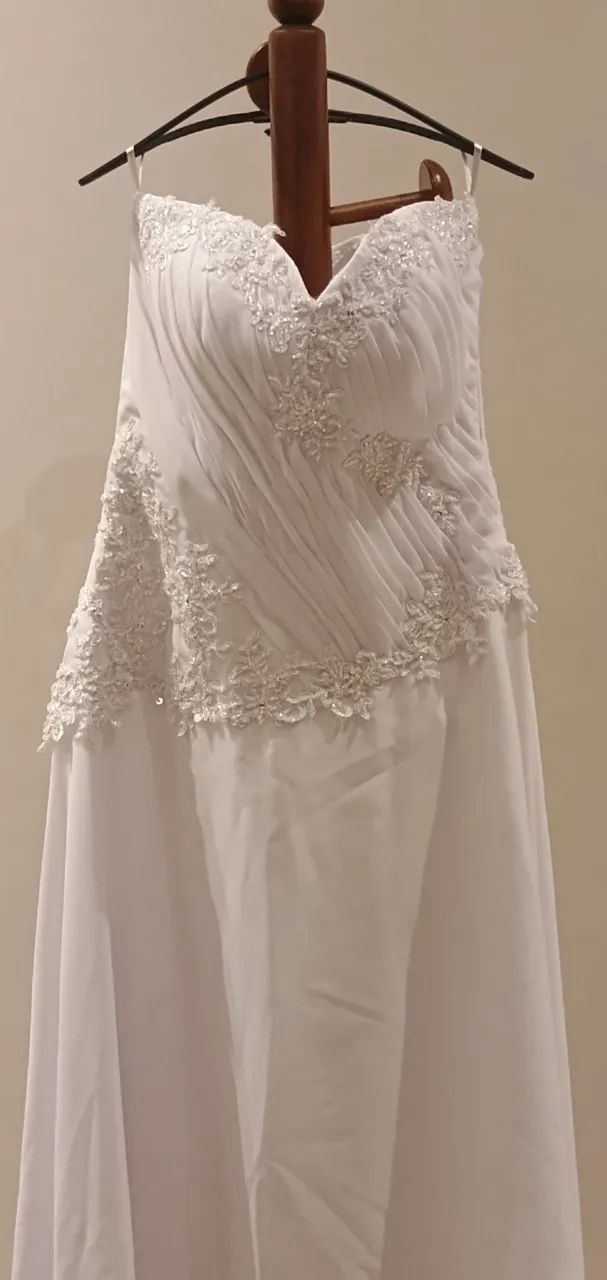 Lindo vestido de noiva com enfeites para o cabelo - Foto 5