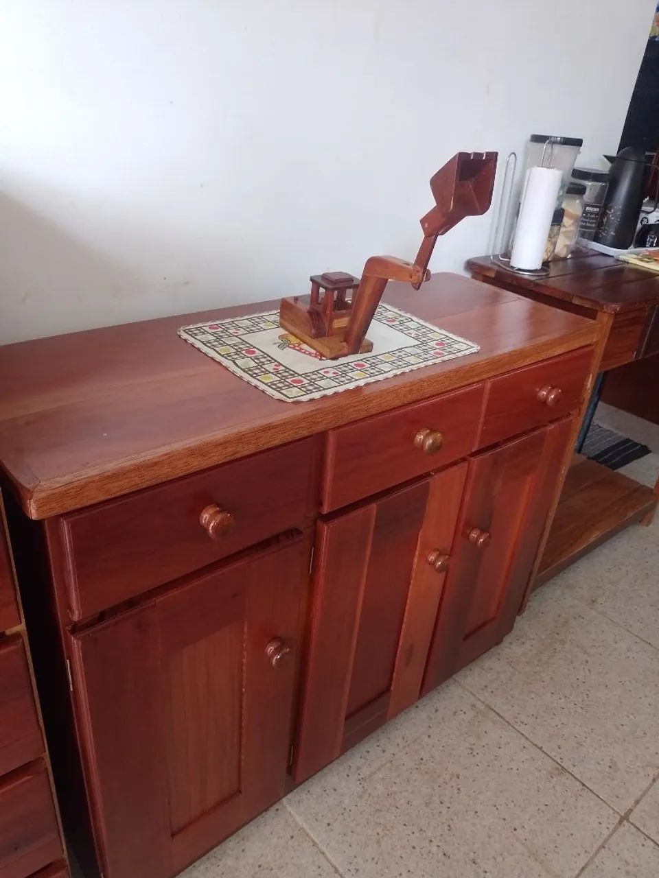 Balcão 3 portas 3 gavetas todo em madeira  - Foto 4