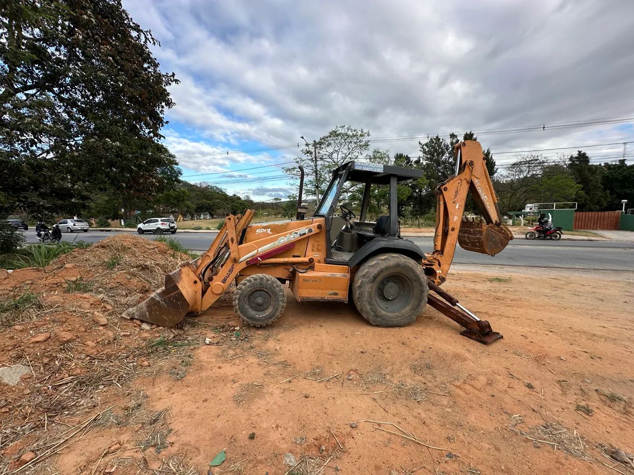 Retroescavadeira Case 580L 2007 4X2  - Foto 2