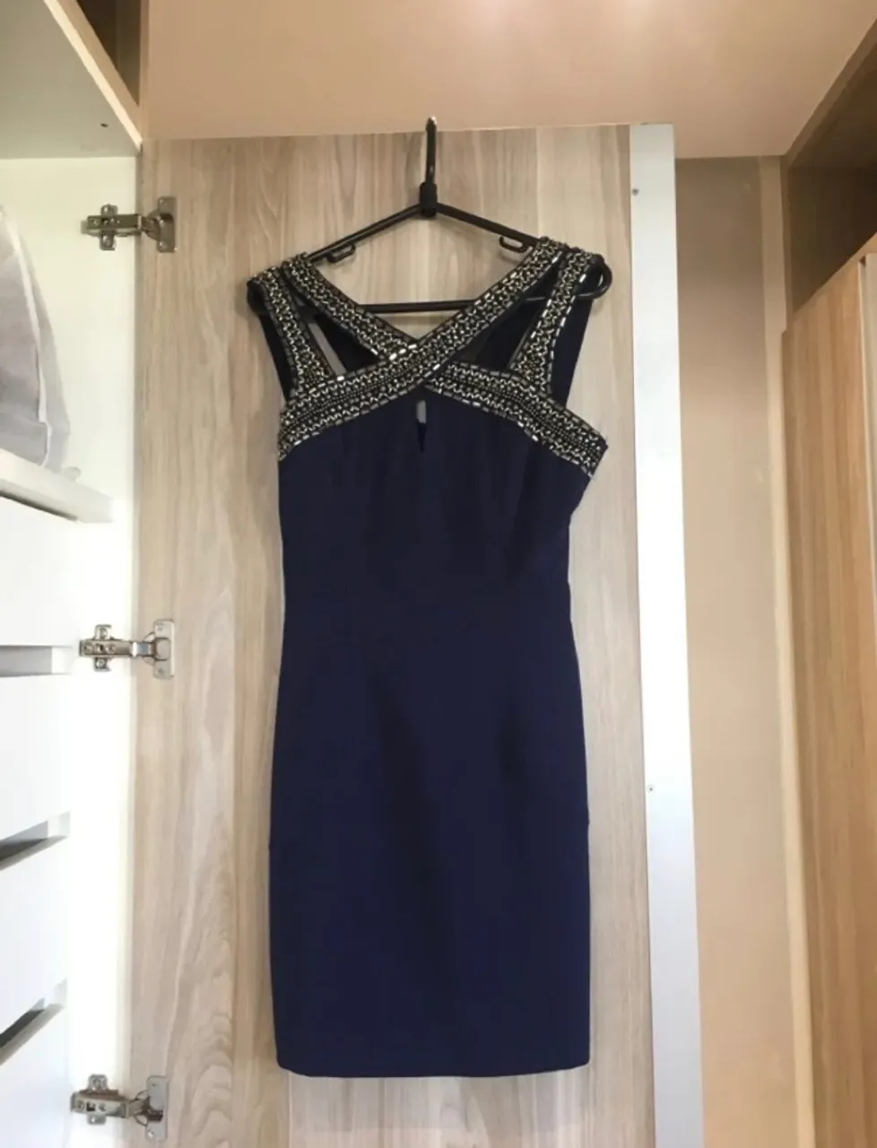 Vestido Azul com Detalhes para Ocasiões Especiais