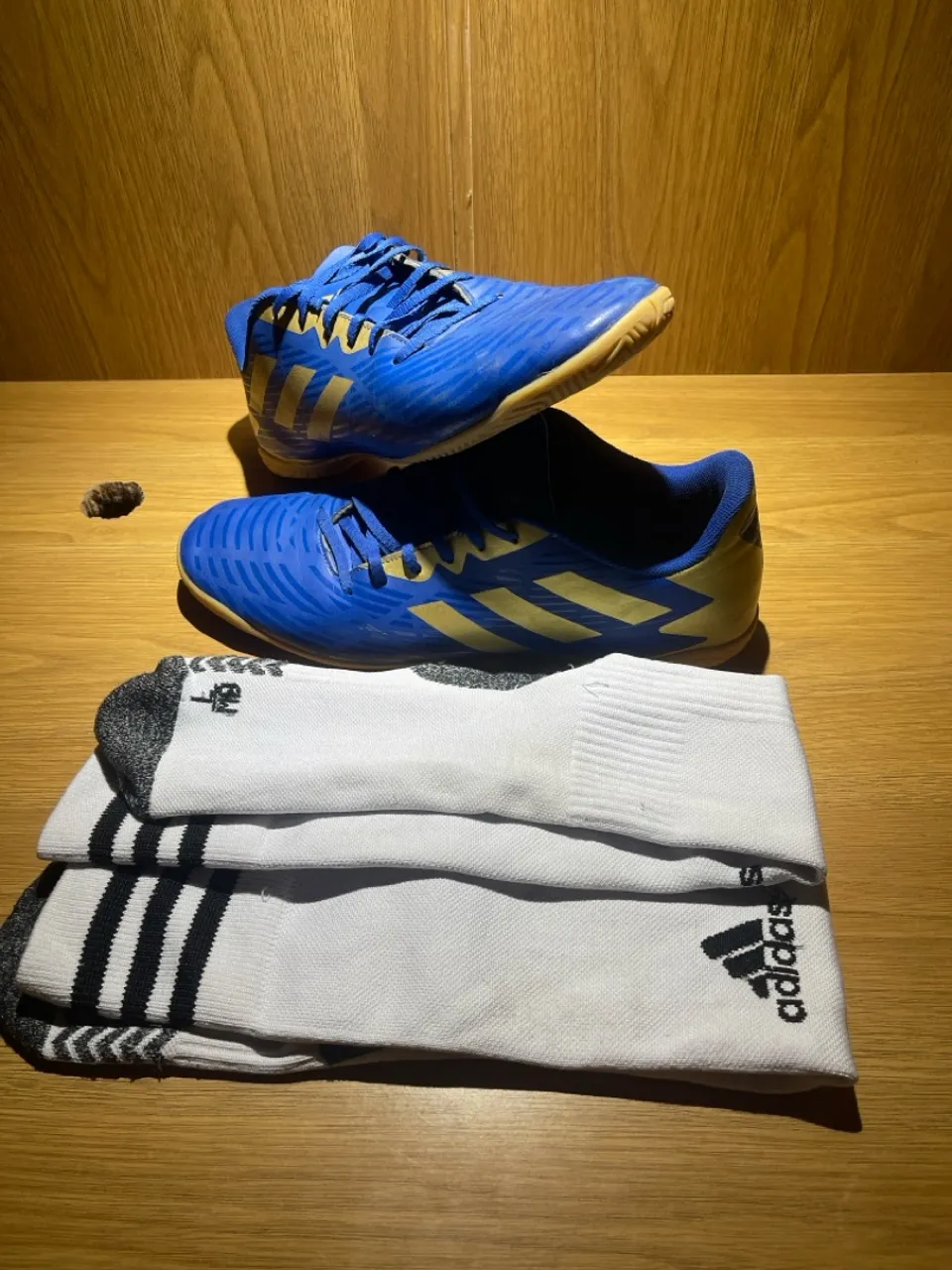 Chuteira Adidas Azul com Meias - Original