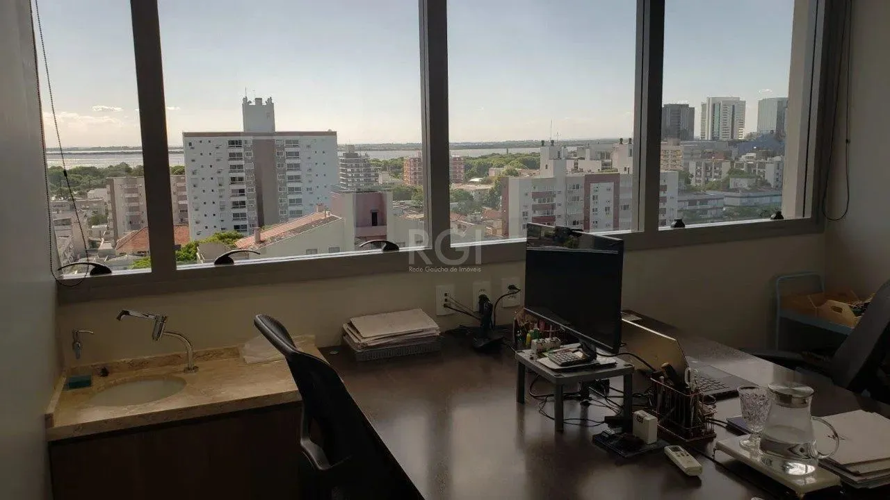 Sala comercial com vista para o Guaíba no Getúlio Vargas Prime Office.