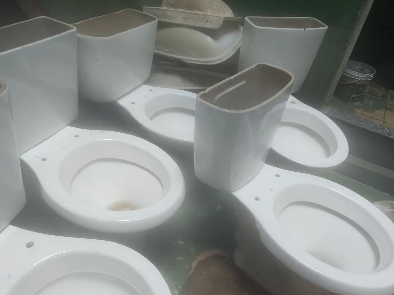 Vaso sanitário acoplado sem as conexões de dentro da caixa e sem tampa,110$ cada. - Foto 3