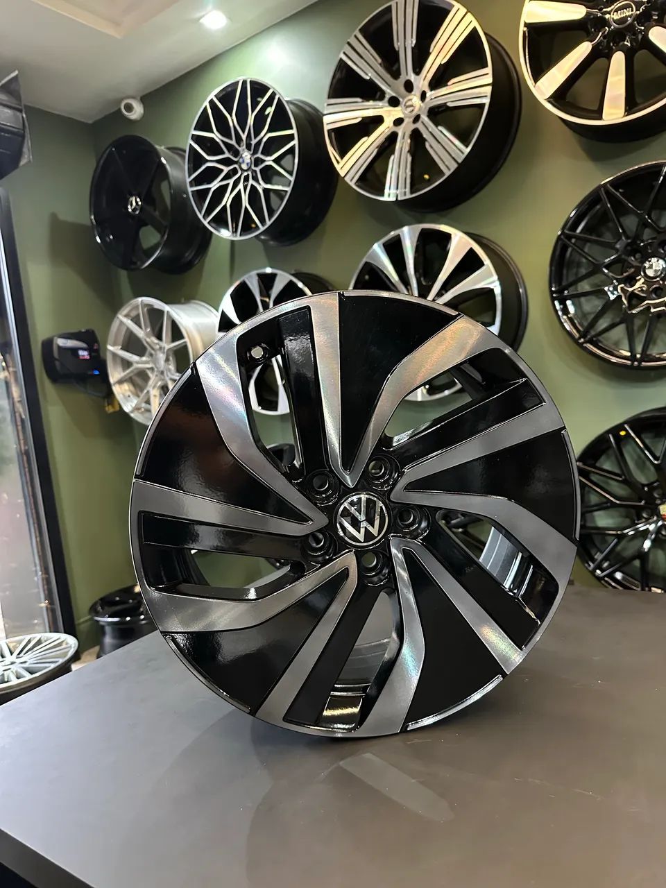 Rodas aro 16 Novo Polo HighLine Diamante Fume São Originais 2024 2025 por R$3.000,00  Jogo