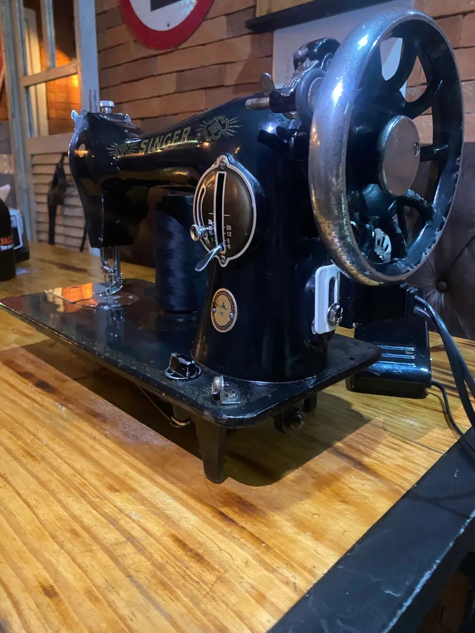 Máquina de costura antiga  - Foto 3