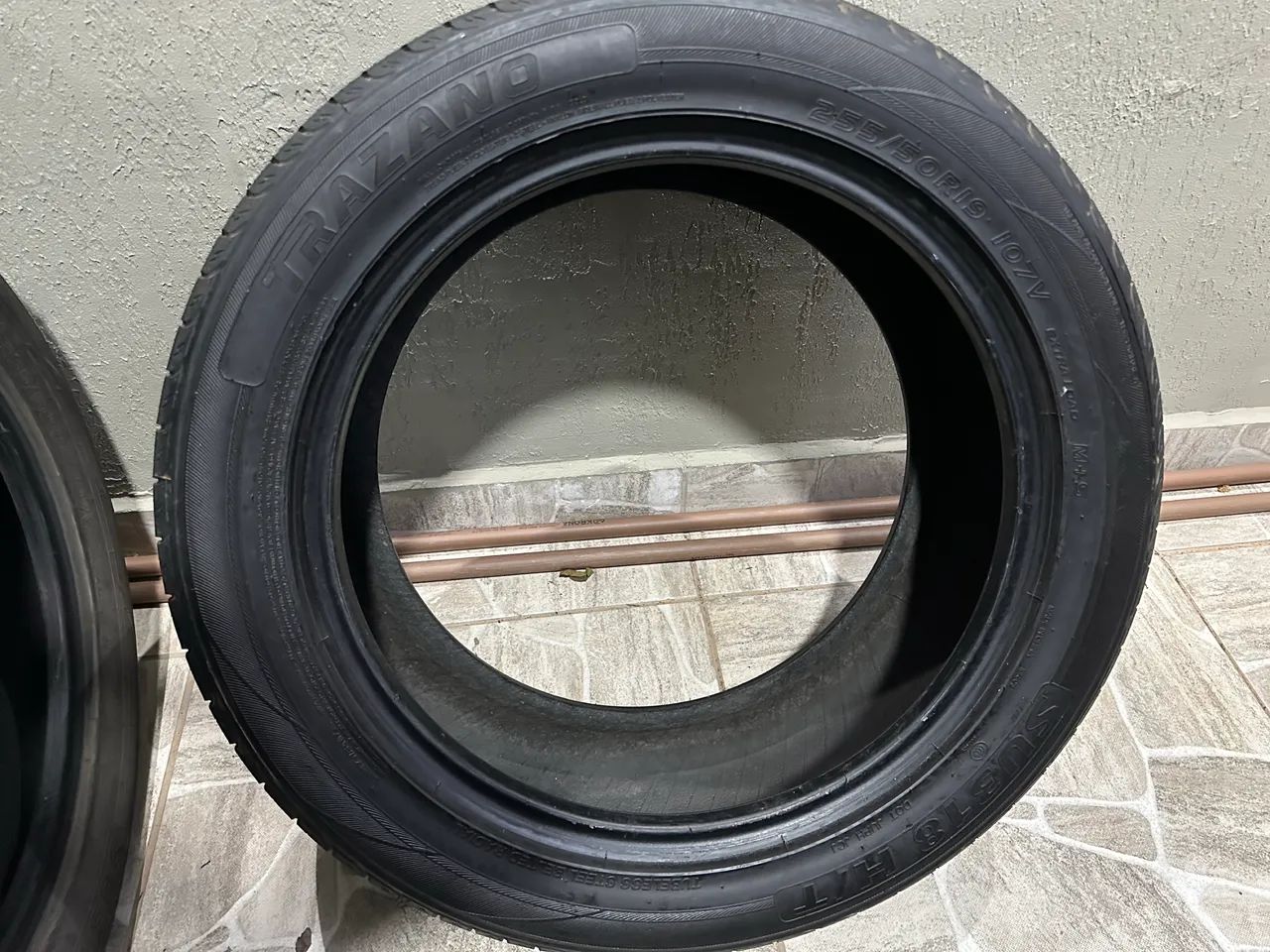 jogo de pneus 255/50/19 trazano meia vida roda bastante 