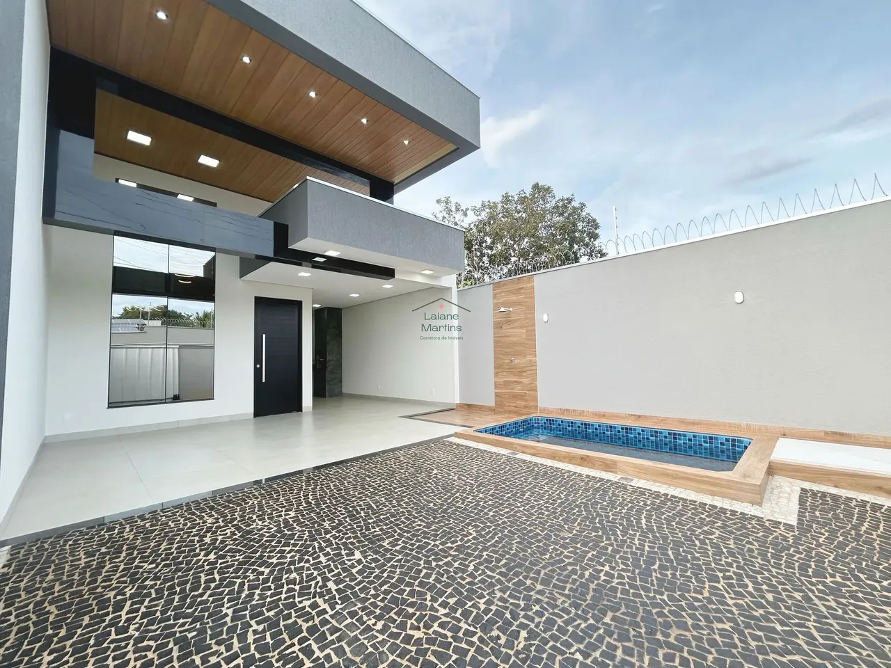 Casa à venda - 309 sul - 3 suítes - 2 vagas - churrasqueira e piscina