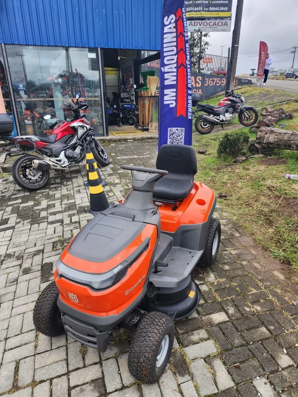 Trator Husqvarna TS114