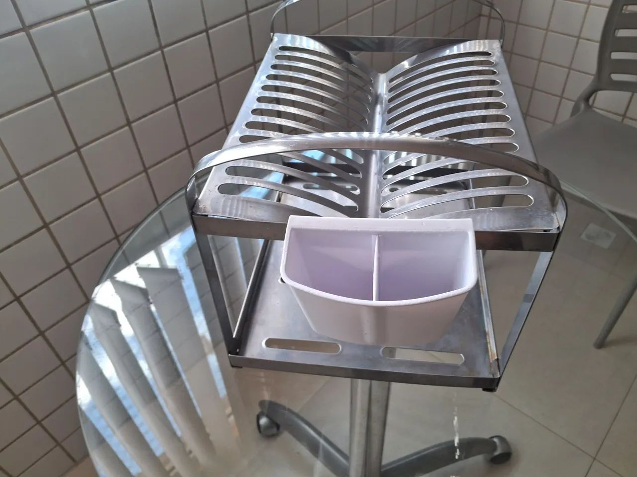 Escorredor de louças em aço inox Brinox com porta talheres e dois andares. - Foto 3