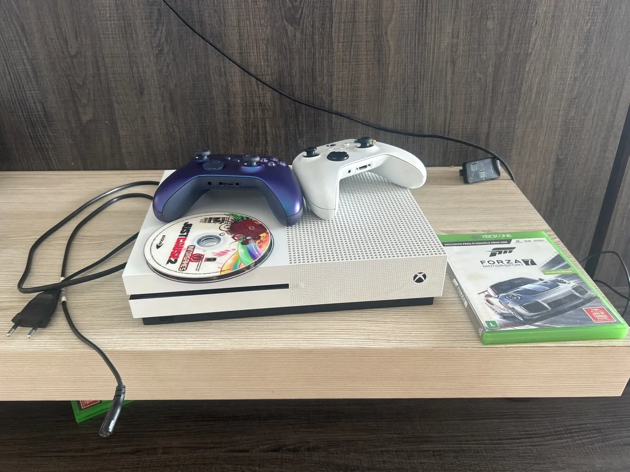 Xbox One com jogos e controles 1tb