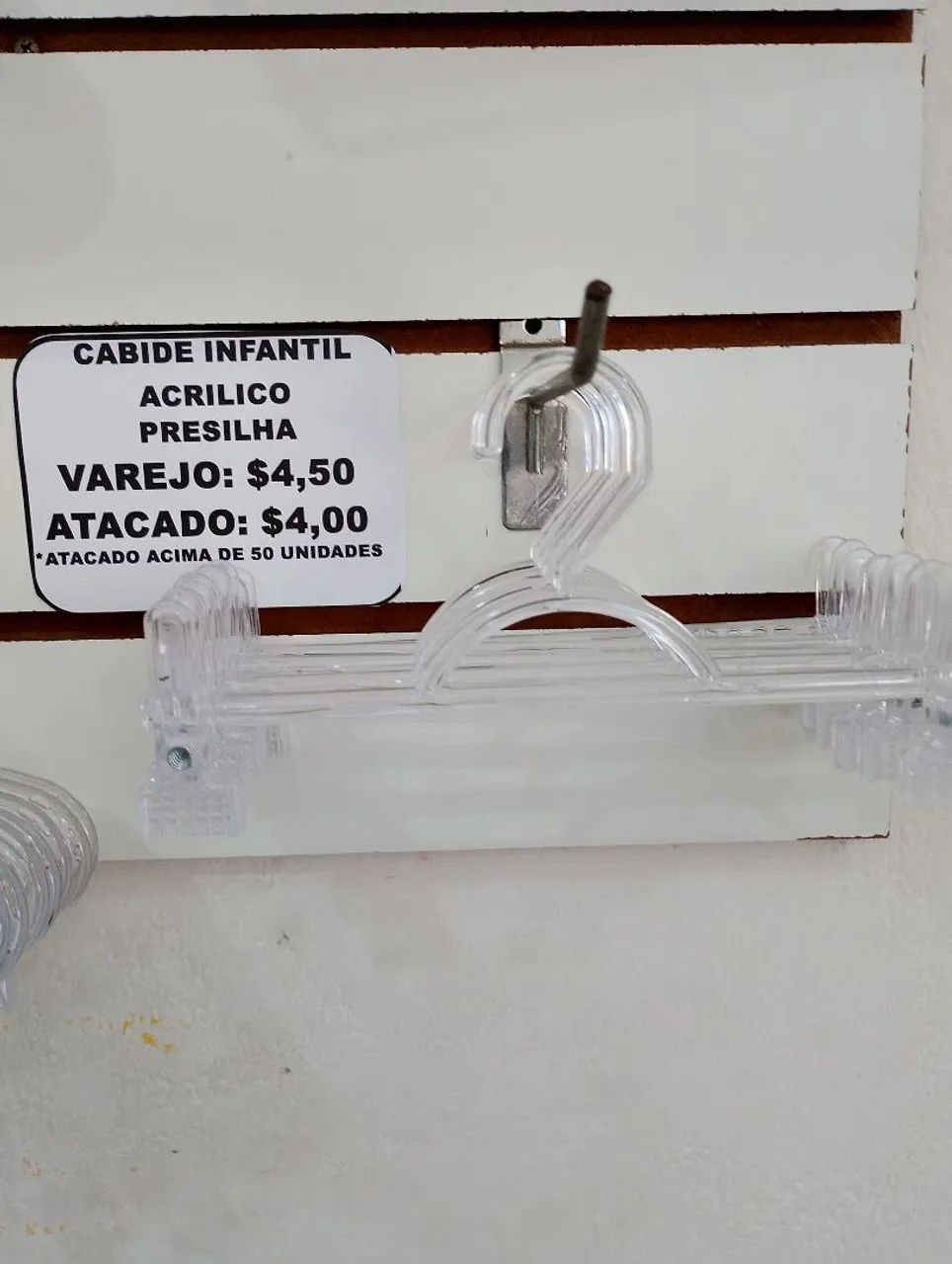 Cabides acrílico infantil presilhas 