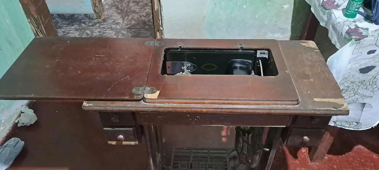 Máquina de costura Singer antiga