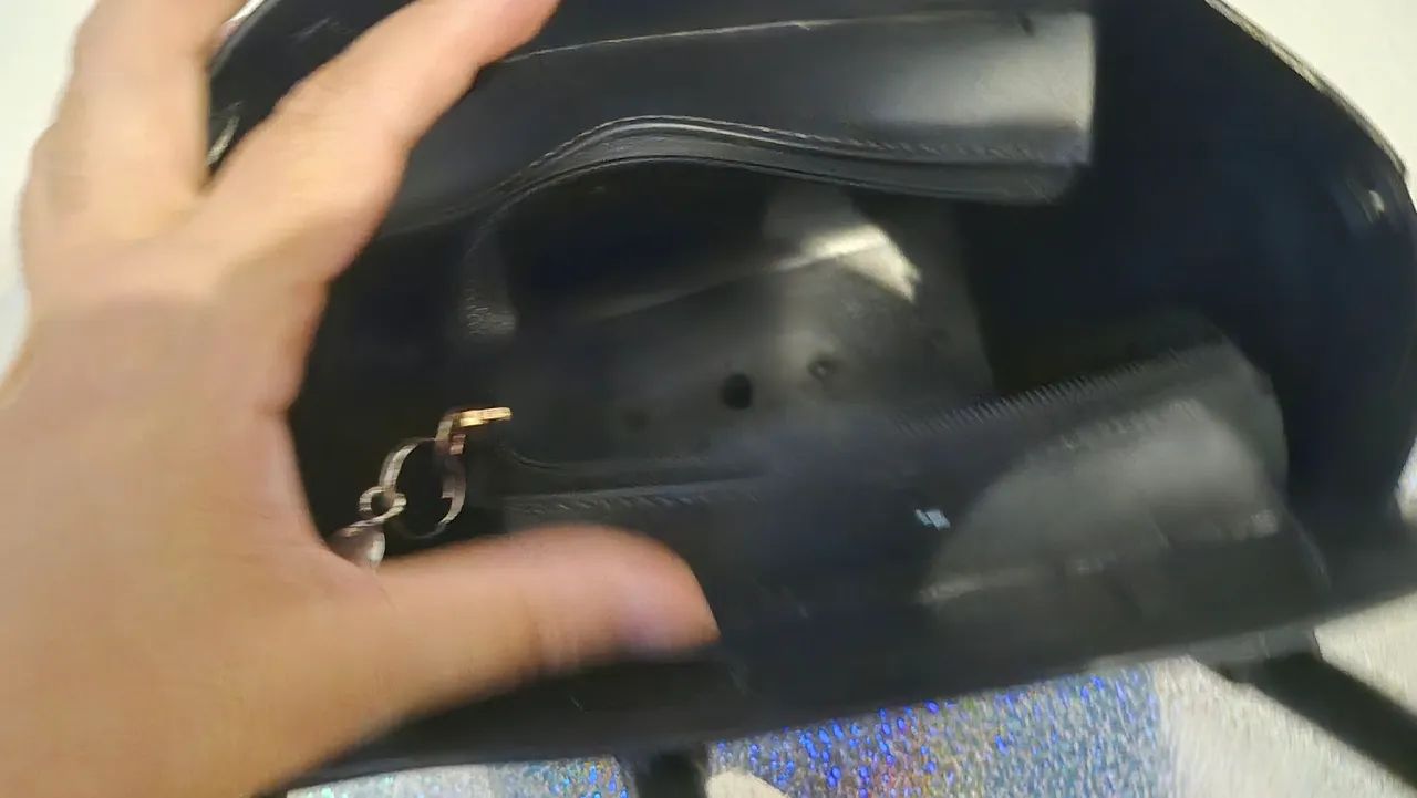 Bolsa preta lança perfume  - Foto 4