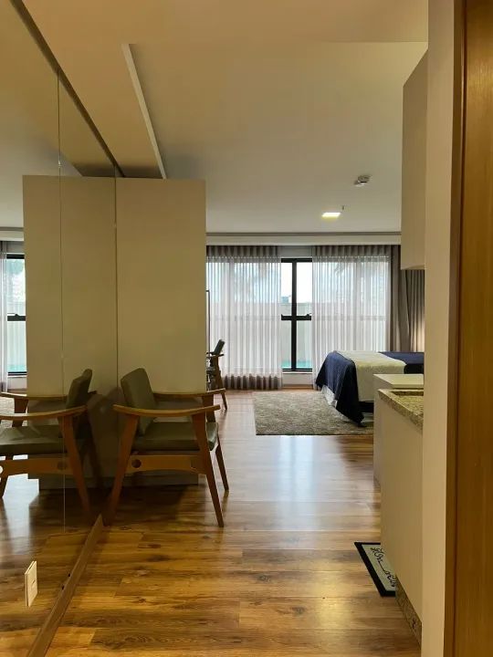 Flat Suíte Confortável com Cama Queen e Cozinha Americana - Foto 2