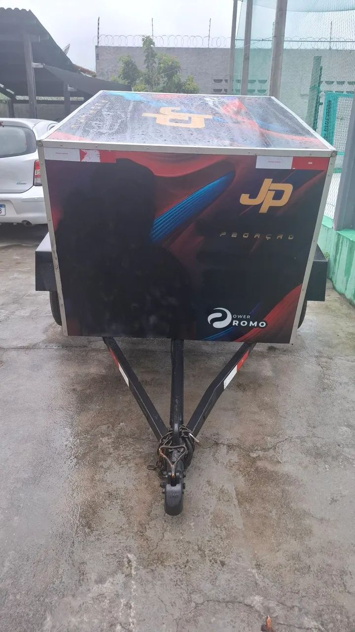 Carreta para publicidade e transporte de equipamentos 