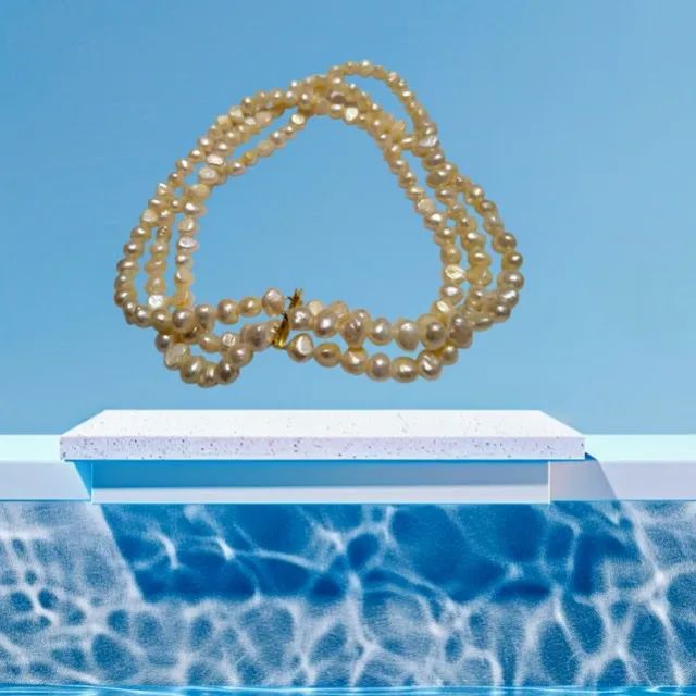 Colar com 03 fios de pérolas barrocas e fecho em ouro amarelo - Foto 5