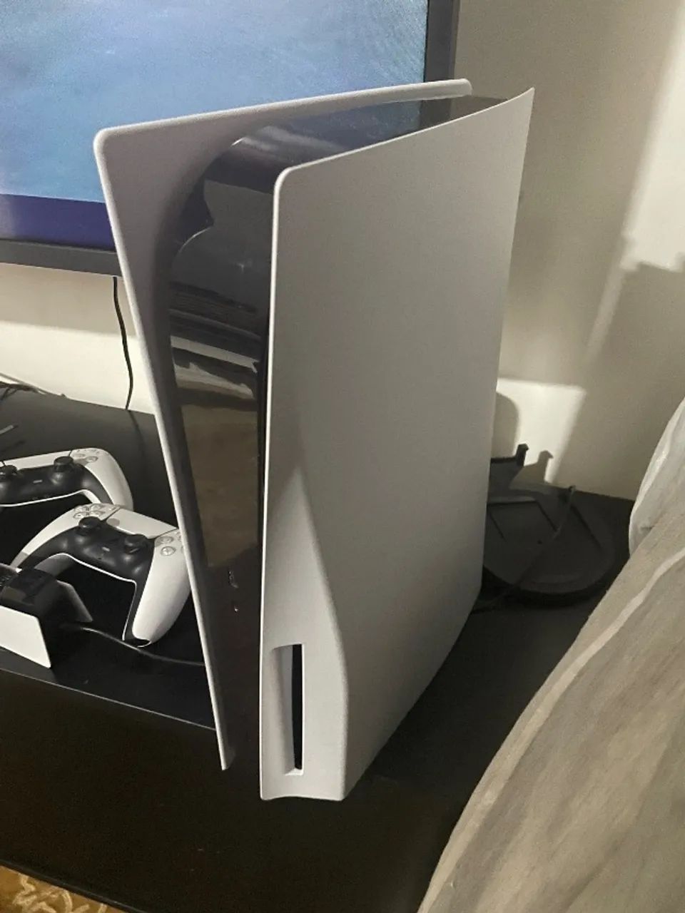 Vendo PlayStation 5, 2 controles, 2 jogos - Foto 2