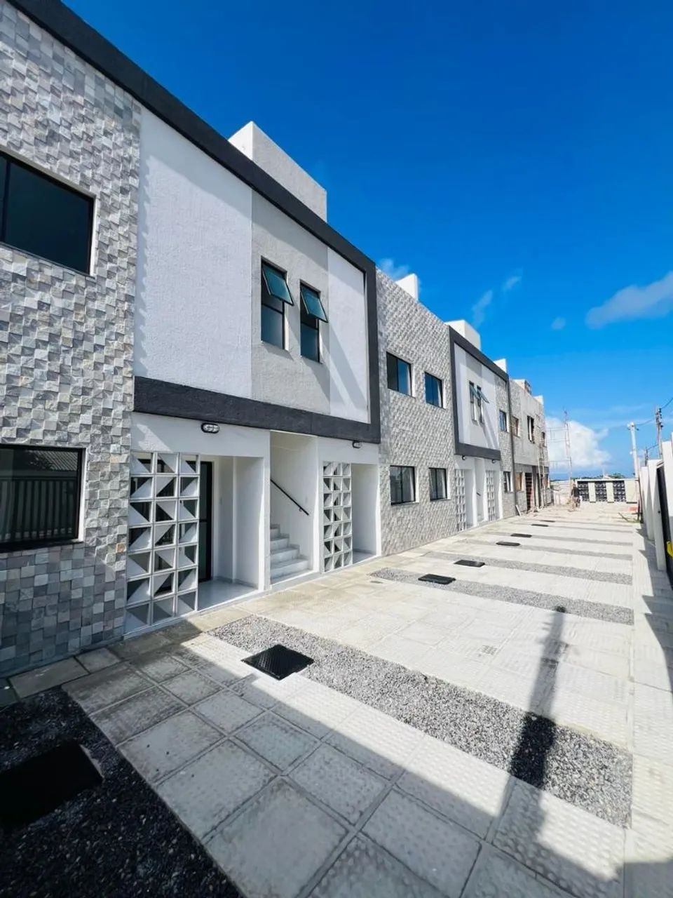 Apartamento térreo com 2 quartos, próximo da praia, comércios e transporte público, a pouc