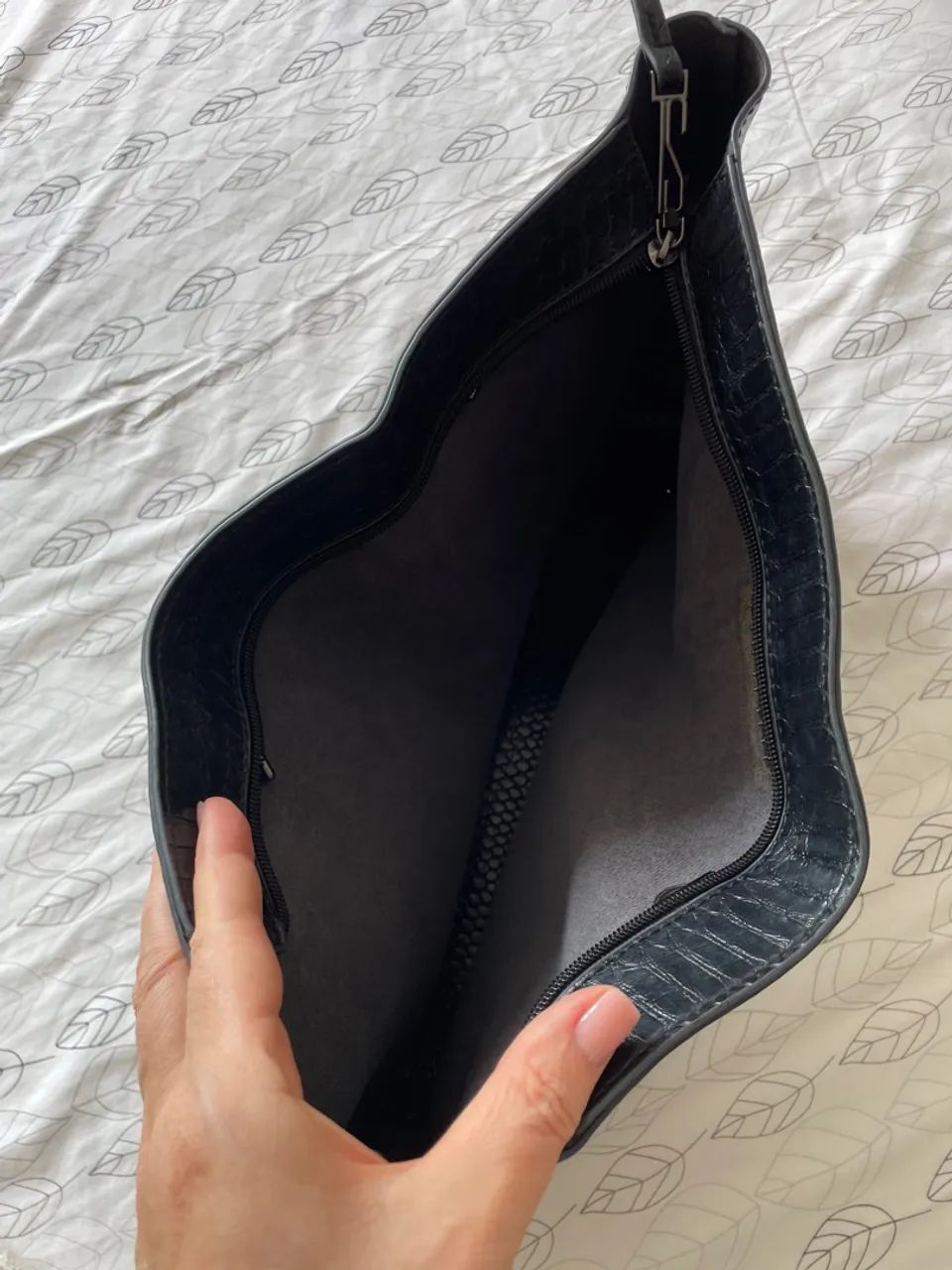Bolsa Santa Lolla Preta couro  - Foto 3