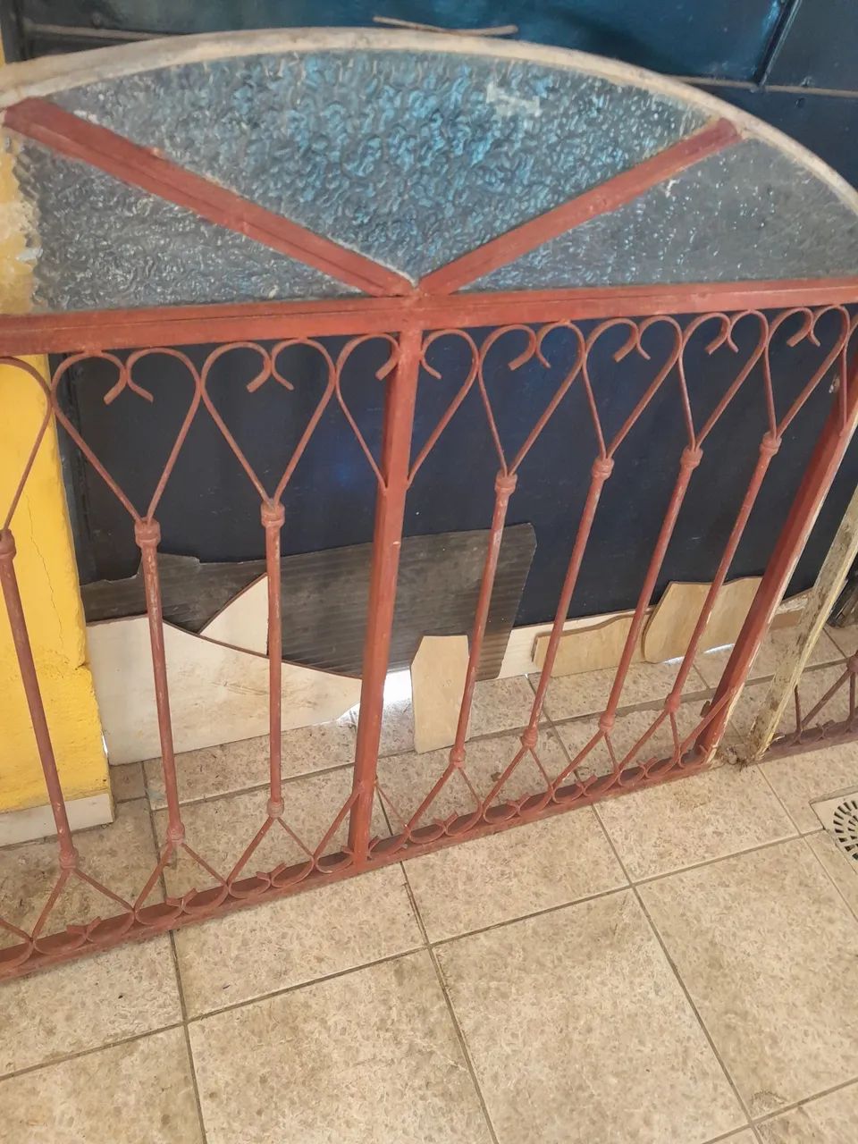 Janela em ferro com vidro - Ótimas para segurança! - Foto 2